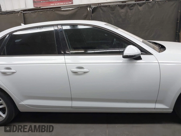 2017 Audi A4 Premium z VIN WAUGNAF47HN025134, wystawiony jako IAAI lot #42368704 z przebiegiem 136 659 mil mil oraz . Historia ofert i sprzedaży dostępna na DreamBid. Obrazek 13.