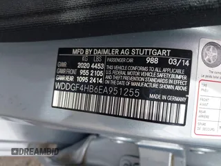 2014 Mercedes-Benz C-Class C 250 Sport with VIN WDDGF4HB6EA951255, listed as a IAAI auction lot 41868966 with 25,694 mi miles. Bid and sale history available at carsss.com. Image 9.