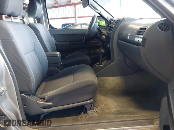 2003 Nissan Frontier SE z VIN 1N6ED29X73C438326, wystawiony jako IAAI lot #41437797 z przebiegiem 309 235 mil mil oraz . Historia ofert i sprzedaży dostępna na DreamBid. Obrazek 5.