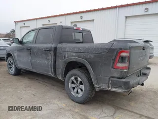 2019 Ram 1500 Rebel z VIN 1C6SRFLT6KN599362, wystawiony jako IAAI lot #41560018 z przebiegiem Nie podano mil oraz . Historia ofert i sprzedaży dostępna na DreamBid. Obrazek 3.
