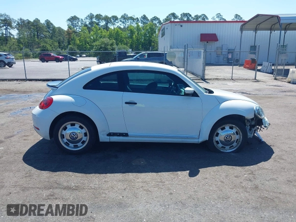 2015 Volkswagen Beetle Fleet Edition z VIN 3VWF17AT0FM655321, wystawiony jako IAAI lot #42386548 z przebiegiem 120 215 mil mil oraz . Historia ofert i sprzedaży dostępna na DreamBid. Obrazek 13.