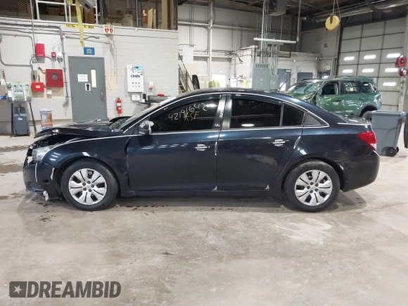 2014 Chevrolet Cruze LS z VIN 1G1PA5SH3E7473796, wystawiony jako IAAI lot #42191642 z przebiegiem 63 873 mil mil oraz . Historia ofert i sprzedaży dostępna na DreamBid. Obrazek 14.