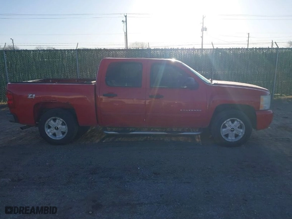 2010 Chevrolet Silverado 1500 LT with VIN 3GCRKSE31AG166945, listed as a IAAI auction lot 41743695 with 347,749 mi miles. Bid and sale history available at carsss.com. Image 13.