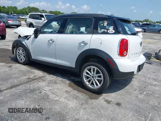 2015 MINI Countryman z VIN WMWZB3C53FWR43884, wystawiony jako IAAI lot #42336430 z przebiegiem 111 934 mil mil oraz . Historia ofert i sprzedaży dostępna na DreamBid. Obrazek 3.