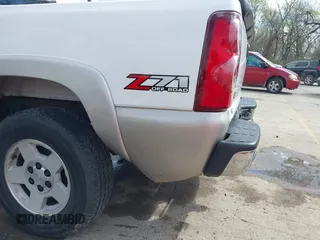 2005 Chevrolet Silverado 1500 Z71 with VIN 1GCEK19Z15Z182852, listed as a IAAI auction lot 41891082 with 182,839 mi miles and . Bid and sale history available at DreamBid. Image 6.