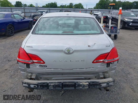 2010 Toyota Avalon XL with VIN 4T1BK3DB6AU369581, listed as a IAAI auction lot 42159063 with 137,996 mi miles and . Bid and sale history available at carsss.com. Image 17.