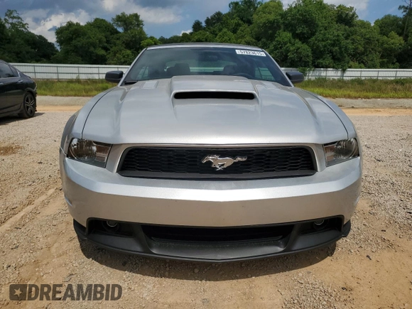 2012 Ford Mustang V6 z VIN 1ZVBP8EM8C5207416, wystawiony jako Copart lot #57823615 z przebiegiem 162 286 mil mil oraz Szkoda całkowita • Salvage title. Historia ofert i sprzedaży dostępna na DreamBid. Obrazek 5.