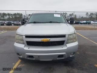 2010 Chevrolet Suburban Commercial with VIN 1GNUKHE30AR186320, listed as a IAAI auction lot 41544991 with 216,037 mi miles. Bid and sale history available at carsss.com. Image 12.