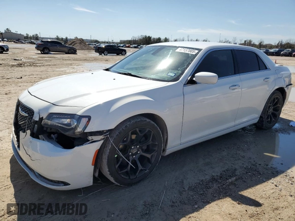 2019 Chrysler 300 S z VIN 2C3CCABG1KH654061, wystawiony jako Copart lot #47137005 z przebiegiem 109 896 mil mil oraz Szkoda całkowita • Salvage title. Historia ofert i sprzedaży dostępna na DreamBid. Obrazek 1.