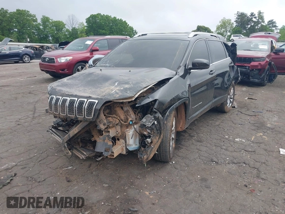 2019 Jeep Cherokee Latitude Plus z VIN 1C4PJLLB7KD482634, wystawiony jako IAAI lot #42131572 z przebiegiem 134 811 mil mil oraz . Historia ofert i sprzedaży dostępna na DreamBid. Obrazek 17.