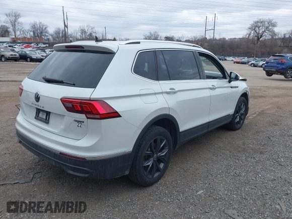 2023 Volkswagen Tiguan SE z VIN 3VV2B7AX8PM062519, wystawiony jako IAAI lot #41541819 z przebiegiem 93 873 mil mil oraz . Historia ofert i sprzedaży dostępna na DreamBid. Obrazek 4.