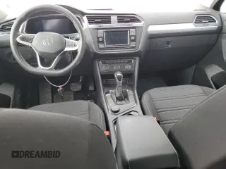 2022 Volkswagen Tiguan S z VIN 3VV0B7AX5NM132255, wystawiony jako Copart lot #43942605 z przebiegiem 90 460 mil mil oraz Tytuł czysty. Historia ofert i sprzedaży dostępna na DreamBid. Obrazek 8.
