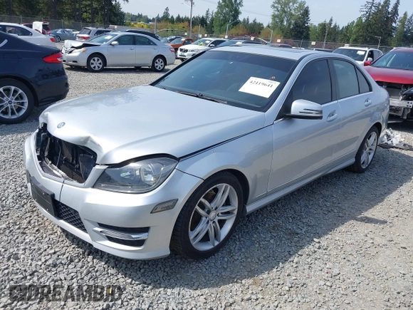 2012 Mercedes-Benz C 300 Sport z VIN WDDGF8BB7CR238797, wystawiony jako IAAI lot #42119641 z przebiegiem 168 348 mil mil oraz . Historia ofert i sprzedaży dostępna na DreamBid. Obrazek 18.