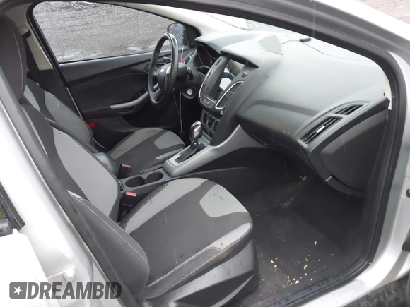 2012 Ford Focus SE z VIN 1FAHP3K27CL152803, wystawiony jako IAAI lot #42058556 z przebiegiem 181 717 mil mil oraz . Historia ofert i sprzedaży dostępna na DreamBid. Obrazek 5.