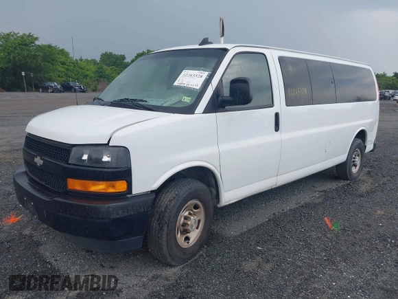 2020 Chevrolet Express Passenger LS z VIN 1GAZGNFP7L1212812, wystawiony jako IAAI lot #42263328 z przebiegiem 350 936 mil mil oraz . Historia ofert i sprzedaży dostępna na DreamBid. Obrazek 2.