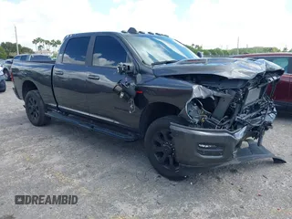 2024 Ram 2500 Laramie z VIN 3C6UR5FL2RG161679, wystawiony jako IAAI lot #41957177 z przebiegiem 28 234 mil mil oraz . Historia ofert i sprzedaży dostępna na DreamBid. Obrazek 1.