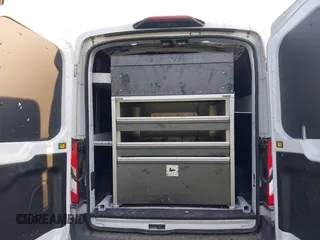 2019 Ford Transit z VIN 1FTYR2CM9KKB07381, wystawiony jako IAAI lot #42506233 z przebiegiem 96 311 mil mil oraz . Historia ofert i sprzedaży dostępna na DreamBid. Obrazek 19.