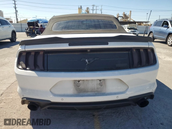 2018 Ford Mustang EcoBoost Premium z VIN 1FATP8UH4J5142658, wystawiony jako Copart lot #61258255 z przebiegiem 76 531 mil mil oraz Szkoda całkowita • Salvage title. Historia ofert i sprzedaży dostępna na DreamBid. Obrazek 6.