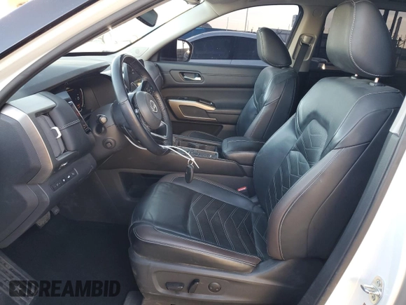 2022 Nissan Pathfinder Platinum z VIN 5N1DR3DH9NC235801, wystawiony jako Copart lot #89058675 z przebiegiem 49 260 mil mil oraz Szkoda całkowita • Salvage title. Historia ofert i sprzedaży dostępna na DreamBid. Obrazek 7.