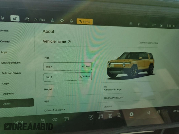 2023 Rivian R1S Adventure z VIN 7PDSGABA1PN009442, wystawiony jako Copart lot #45375605 z przebiegiem 28 047 mil mil oraz Szkody całkowita. Historia ofert i sprzedaży dostępna na DreamBid. Obrazek 9.