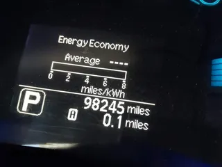2011 Nissan LEAF SL-e with VIN JN1AZ0CP8BT005373, listed as a IAAI auction lot 41892292 with 98,245 mi miles. Bid and sale history available at carsss.com. Image 12.