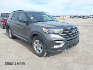 2020 Ford Explorer XLT z VIN 1FMSK7DH3LGA67680, wystawiony jako IAAI lot #41793104 z przebiegiem 57 409 mil mil oraz . Historia ofert i sprzedaży dostępna na DreamBid. Obrazek 1.