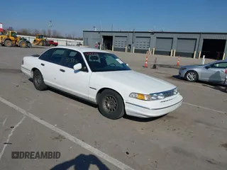 1995 Ford Crown Victoria LX с VIN 2FALP74W3SX123480, выставлен на аукционе IAAI как лот 41737431 с пробегом Не указан миль и . История ставок и продаж доступна на DreamBid. Изображение 1.