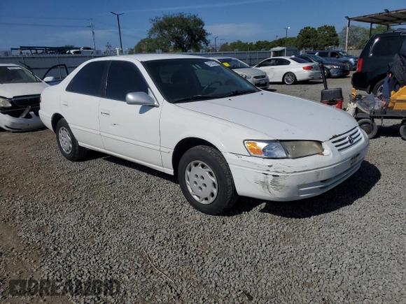 1997 Toyota Camry LE z VIN JT2BG22K4V0077954, wystawiony jako Copart lot #57682355 z przebiegiem 254 596 mil mil oraz Szkoda całkowita • Salvage title. Historia ofert i sprzedaży dostępna na DreamBid. Obrazek 4.