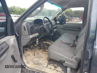 2006 Ford F-250 XL z VIN 1FTSW21P16ED82243, wystawiony jako IAAI lot #42674637 z przebiegiem 153 467 mil mil oraz . Historia ofert i sprzedaży dostępna na DreamBid. Obrazek 5.