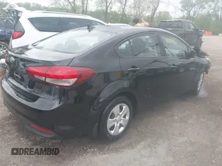 2017 Kia Forte LX z VIN 3KPFK4A78HE110191, wystawiony jako IAAI lot #42139116 z przebiegiem 153 213 mil mil oraz . Historia ofert i sprzedaży dostępna na DreamBid. Obrazek 4.