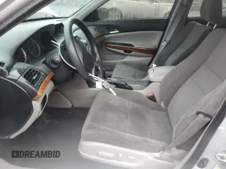 2011 Honda Accord EX z VIN 1HGCP3F71BA000716, wystawiony jako Copart lot #56414415 z przebiegiem 173 487 mil mil oraz Szkoda całkowita • Salvage title. Historia ofert i sprzedaży dostępna na DreamBid. Obrazek 7.