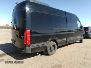 2024 Mercedes-Benz Sprinter Passenger with VIN W1Z4NGHY2RT162429, listed as a IAAI auction lot 41994321 with 6,092 mi miles. Bid and sale history available at carsss.com. Image 4.
