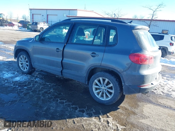 2017 Volkswagen Tiguan S z VIN WVGAV7AX1HK050251, wystawiony jako IAAI lot #41608261 z przebiegiem 172 298 mil mil oraz . Historia ofert i sprzedaży dostępna na DreamBid. Obrazek 3.