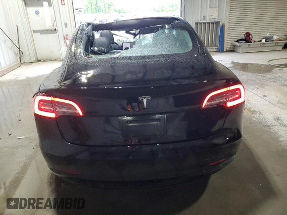 2022 Tesla Model 3 z VIN 5YJ3E1EA6NF369993, wystawiony jako Copart lot #58030945 z przebiegiem 128 079 mil mil oraz Szkoda całkowita • Salvage title. Historia ofert i sprzedaży dostępna na DreamBid. Obrazek 6.