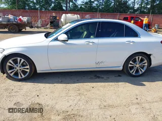 2015 Mercedes-Benz C 300 z VIN 55SWF4JB6FU051639, wystawiony jako IAAI lot #42187934 z przebiegiem 125 256 mil mil oraz . Historia ofert i sprzedaży dostępna na DreamBid. Obrazek 14.