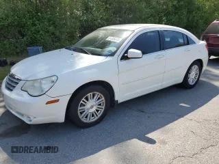 2009 Chrysler Sebring LX z VIN 1C3LC46BX9N554252, wystawiony jako Copart lot #61305615 z przebiegiem 103 788 mil mil oraz Czysty tytuł • Clean title. Historia ofert i sprzedaży dostępna na DreamBid. Obrazek 1.