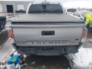 2021 Toyota Tacoma SR z VIN 3TMCZ5AN0MM386867, wystawiony jako IAAI lot #41580426 z przebiegiem 46 559 mil mil oraz . Historia ofert i sprzedaży dostępna na DreamBid. Obrazek 16.