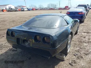 1995 Chevrolet Corvette z VIN 1G1YY22P1S5118252, wystawiony jako IAAI lot #41816716 z przebiegiem 143 210 mil mil oraz . Historia ofert i sprzedaży dostępna na DreamBid. Obrazek 4.