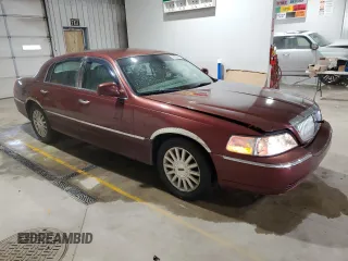 2004 Lincoln Town Car Signature z VIN 1LNHM81W54Y612626, wystawiony jako Copart lot #58399055 z przebiegiem 96 853 mil mil oraz Szkoda całkowita • Salvage title. Historia ofert i sprzedaży dostępna na DreamBid. Obrazek 4.