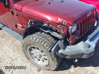 2008 Jeep Wrangler Unlimited Sahara с VIN 1J4GA59118L594851, выставлен на аукционе IAAI как лот 41643490 с пробегом 59 421 миль миль и . История ставок и продаж доступна на DreamBid. Изображение 6.