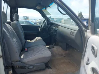1993 Toyota T100 z VIN JT4VD20C1P0010434, wystawiony jako IAAI lot #42270410 z przebiegiem 263 632 mil mil oraz . Historia ofert i sprzedaży dostępna na DreamBid. Obrazek 5.