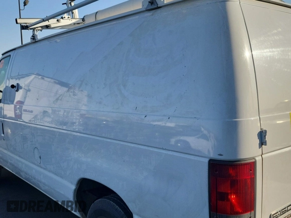 2013 Ford Econoline Cargo Commercial z VIN 1FTNE1EW1DDA61995, wystawiony jako IAAI lot #42516622 z przebiegiem 182 503 mil mil oraz . Historia ofert i sprzedaży dostępna na DreamBid. Obrazek 14.