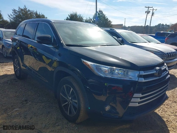 2019 Toyota Highlander SE with VIN 5TDJZRFH1KS603437, listed as a IAAI auction lot 41748341 with 67,814 mi miles. Bid and sale history available at carsss.com. Image 1.
