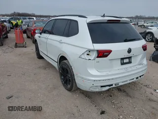 2024 Volkswagen Tiguan SE R-Line Black z VIN 3VVCB7AX7RM112446, wystawiony jako IAAI lot #41229232 z przebiegiem 6 685 mil mil oraz . Historia ofert i sprzedaży dostępna na DreamBid. Obrazek 3.