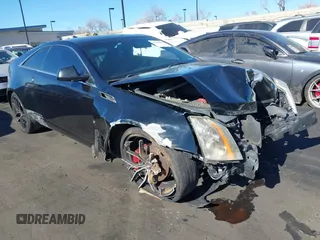 2012 Cadillac CTS z VIN 1G6DA1E38C0127576, wystawiony jako IAAI lot #41239581 z przebiegiem 141 345 mil mil oraz . Historia ofert i sprzedaży dostępna na DreamBid. Obrazek 1.