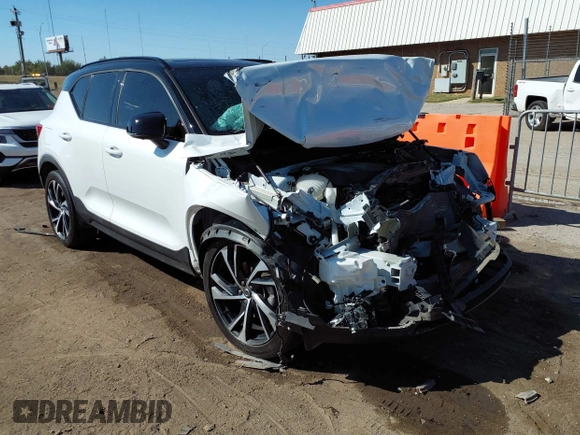 2019 Volvo XC40 Momentum with VIN YV4162XZ4K2006682, listed as a IAAI auction lot 40348423 with 65,301 mi miles and . Bid and sale history available at carsss.com. Image 1.