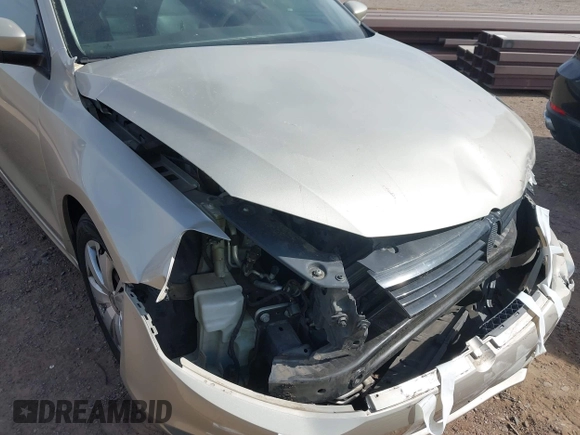 2014 Volkswagen Jetta SE z VIN 3VWD17AJ8EM285174, wystawiony jako IAAI lot #42359764 z przebiegiem 122 296 mil mil oraz . Historia ofert i sprzedaży dostępna na DreamBid. Obrazek 12.