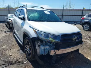 2018 Toyota Highlander SE z VIN 5TDKZRFH1JS288819, wystawiony jako IAAI lot #42037923 z przebiegiem 88 273 mil mil oraz . Historia ofert i sprzedaży dostępna na DreamBid. Obrazek 1.