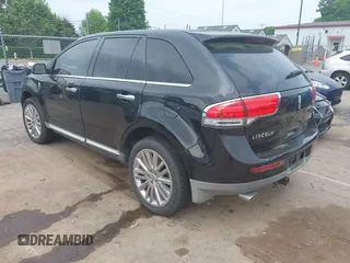 2011 Lincoln MKX with VIN 2LMDJ6JK0BBJ27379, listed as a IAAI auction lot 42088492 with 167,378 mi miles. Bid and sale history available at carsss.com. Image 3.