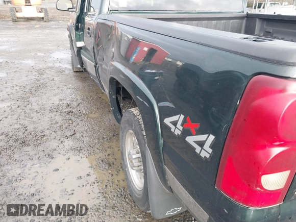 2003 Chevrolet Silverado 1500HD LS z VIN 1GCGK13U33F209456, wystawiony jako IAAI lot #41319790 z przebiegiem 230 974 mil mil oraz . Historia ofert i sprzedaży dostępna na DreamBid. Obrazek 6.